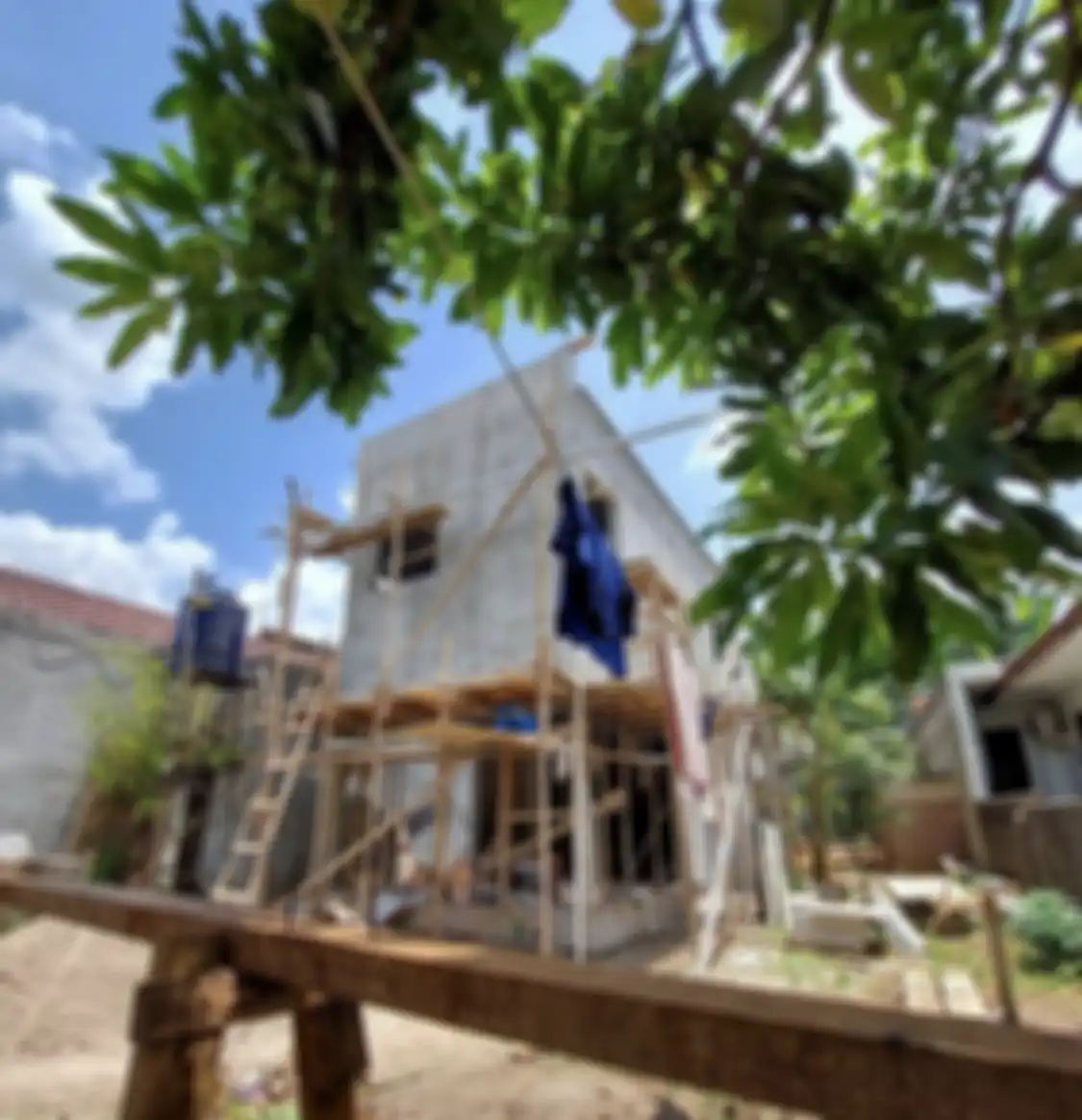 Foto interior rumah mungil yang di lahan ukuran pas-pasan terasa benar-benar lega. Desain dapurnya dibuat dengan konsep ini.