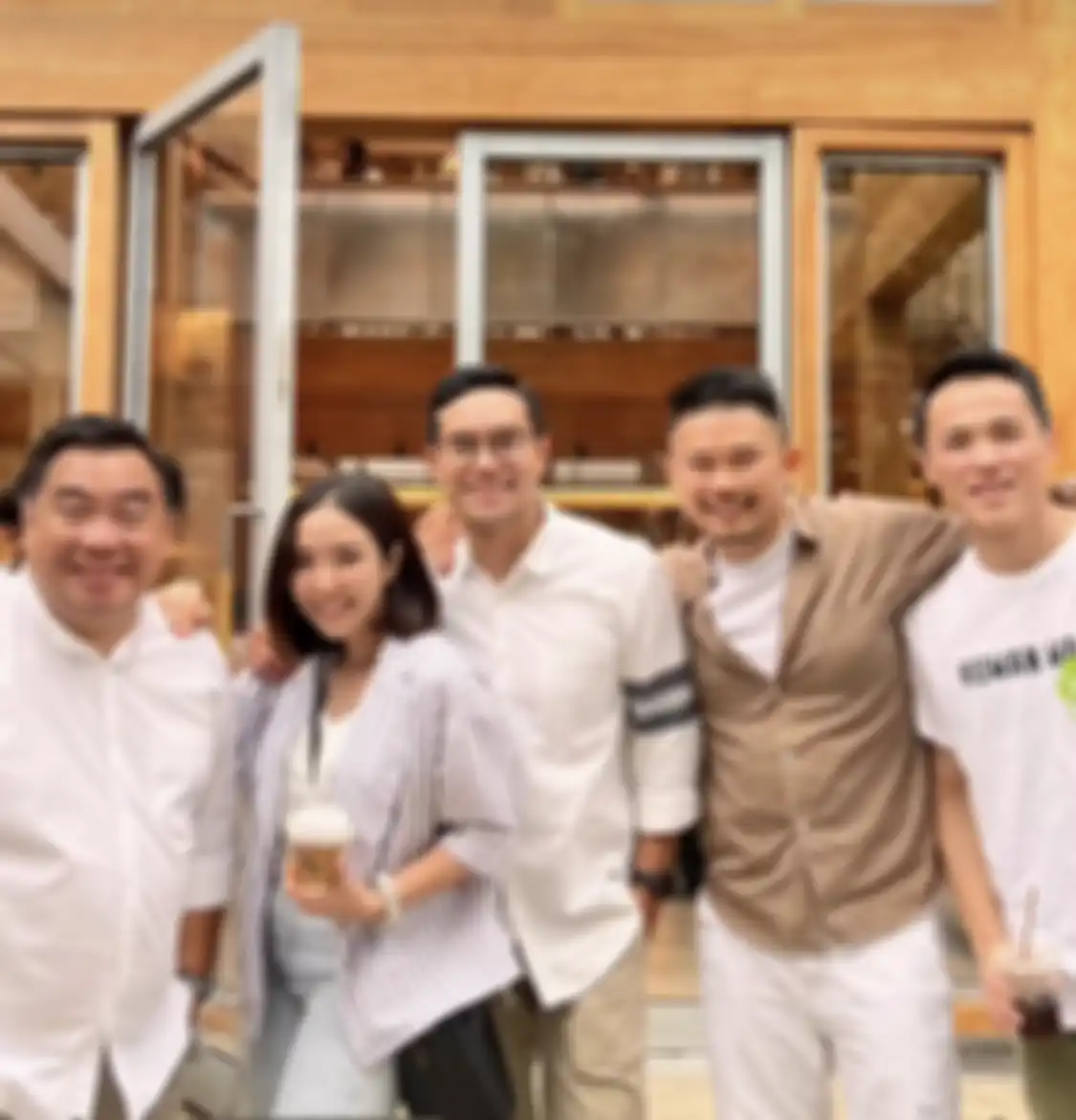 Hubungan Gisel dengan pacar baru Rino Soedarjo dicurigai netizen di jagat maya. Mereka berani foto dengan pose intim.