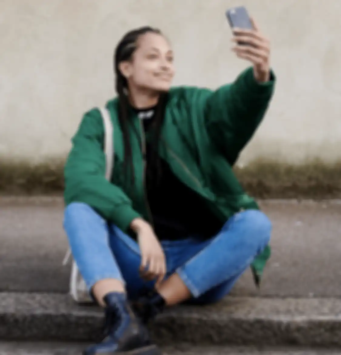 13 cara foto selfie yang bikin wajah kita tampak lain dari biasanya. Yuk, kita coba sekarang.
