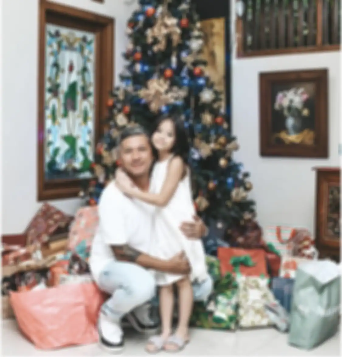 Gisella Anastasia mengajak Rino soedarjo liburan ke Inggris. Foto Gempi bareng sang kakek dikomenatri. 