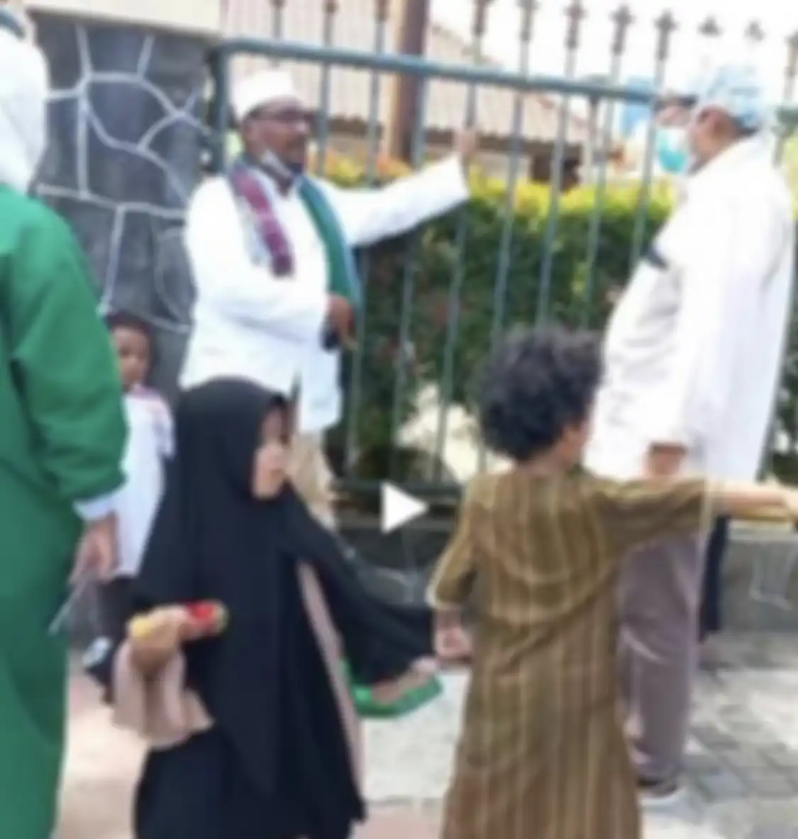 Foto aksi massa Reuni 212 yang tumpah ruah ke jalan sudah membuat khawatir pakar epidomiologi.