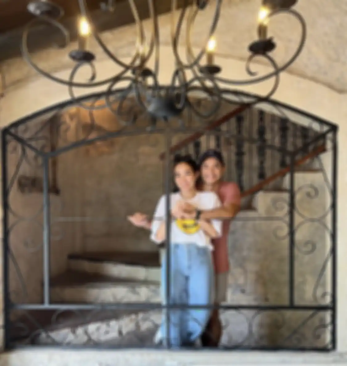 Gisel kerap gonta-ganti foto mesra bareng pacar. Ibunda Gempi merasa bersalah. Respons sang anak jadi sorotan.