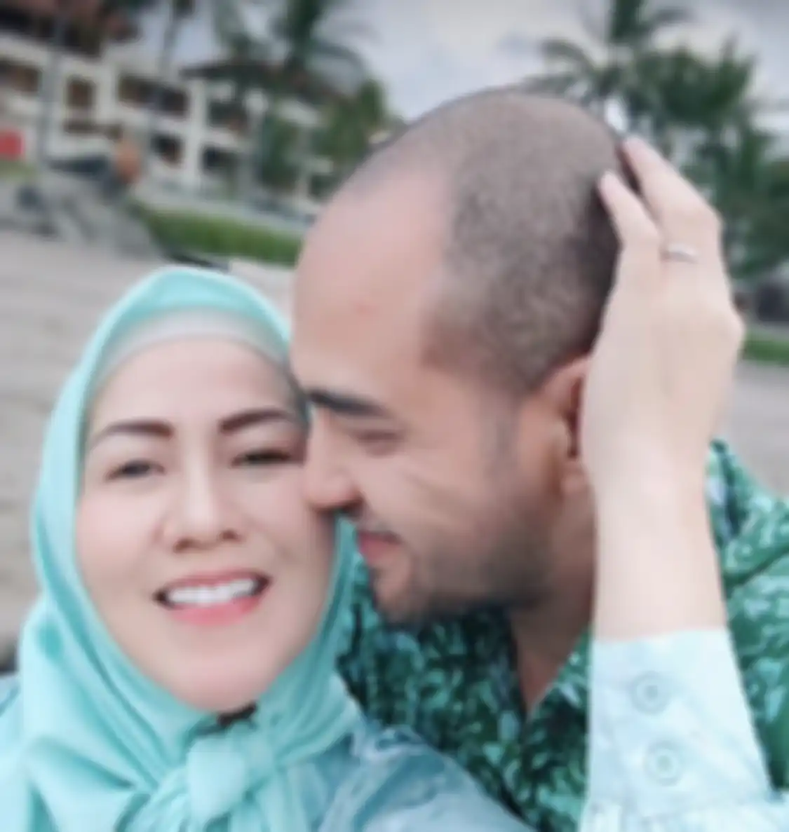 Venna Melinda mengaku ditalak cerai Ivan Fadilla 7 kali gegara kebiasaan buruk ini. Ferry Irawan justru suka sampai umbar foto mesra.