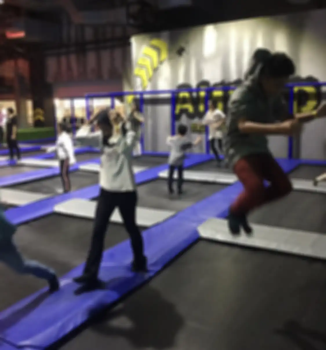 Inilah 5 foto tempat wisata indoor di Bandung yang bisa cocok buat liburan saat musim hujan. Ada yang gratis masuknya. 
