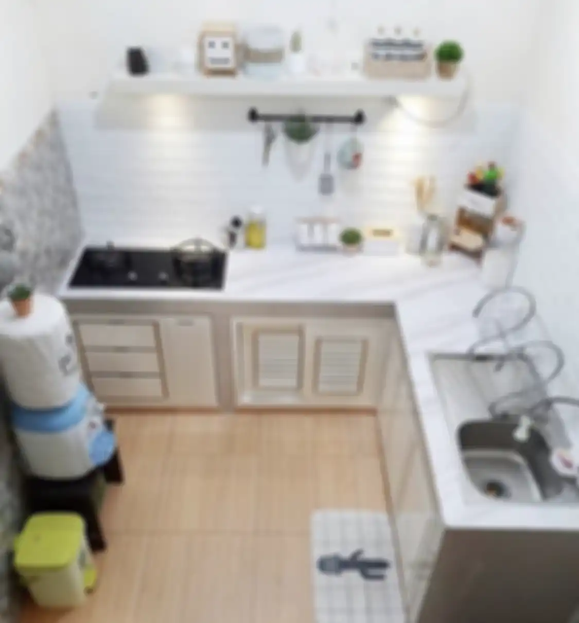 Desain dapur mungil ditata dengan trik berbeda agar tampilannya sedap dipandang. Foto interiornya bikin melongo.