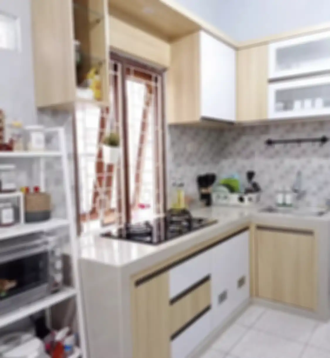 Inilah jadinya jika pemilik rumah minimalis membuat kabinet dapur dengan memakai 4 material tak biasa. Foto hasilnya bikin mata terpana.
