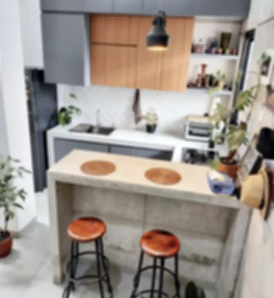 Desain dapur kecil bisa dirombak dengan cara berbeda agar bisa memiliki fungsi ruang yang lebih banyak. Foto hasilnya jadi referensi.