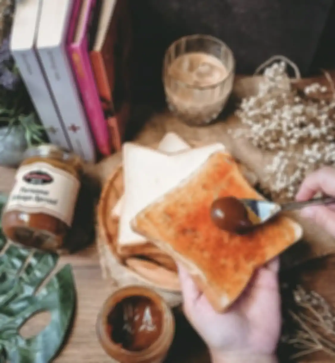 Warung Kopi Purnama wajib dikunjungi saat mencari sarapan enak di Bandung. Intip yuk foto aesthetic tempat wisata kuliner legendaris.