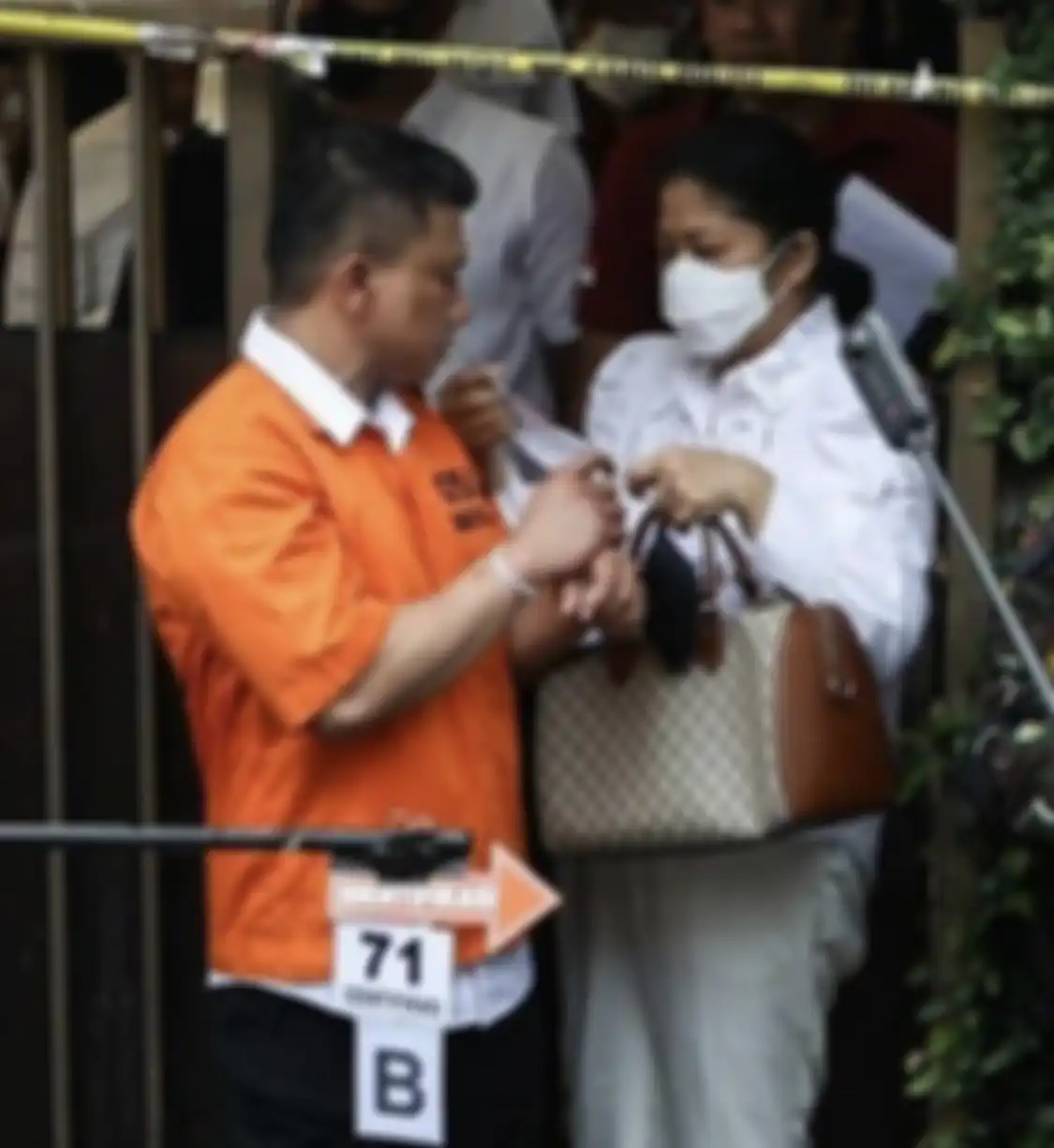 Ada tersangka kasus pembunuhan Brigadir J yang belum mau jujur sampai bikin jaksa balikin berkas perkara. Foto Ferdy Sambo dibahas.