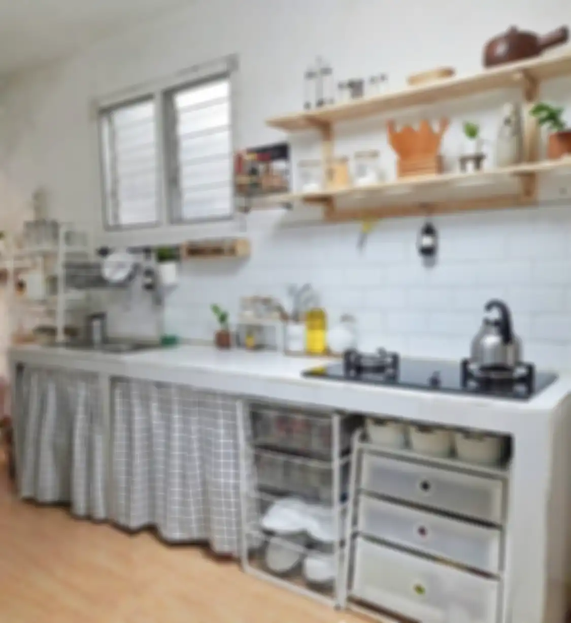 Pemilik rumah minimalis terkejut. Rupanya foto interior desain dapur sempit tampak lebih rapi gara-gara trik ini. 