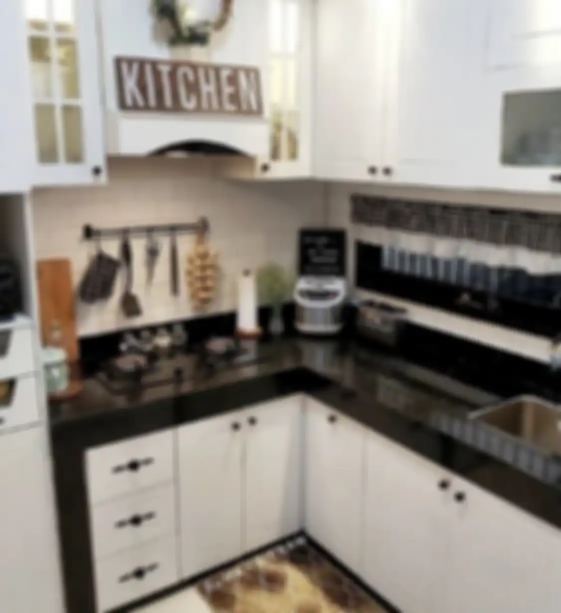 Desain meja dapur di rumah minimalis ini bikin mertua ikut rajin memasak. Coba yuk ganti dengan material kokoh ini. Intip foto inspirasinya.