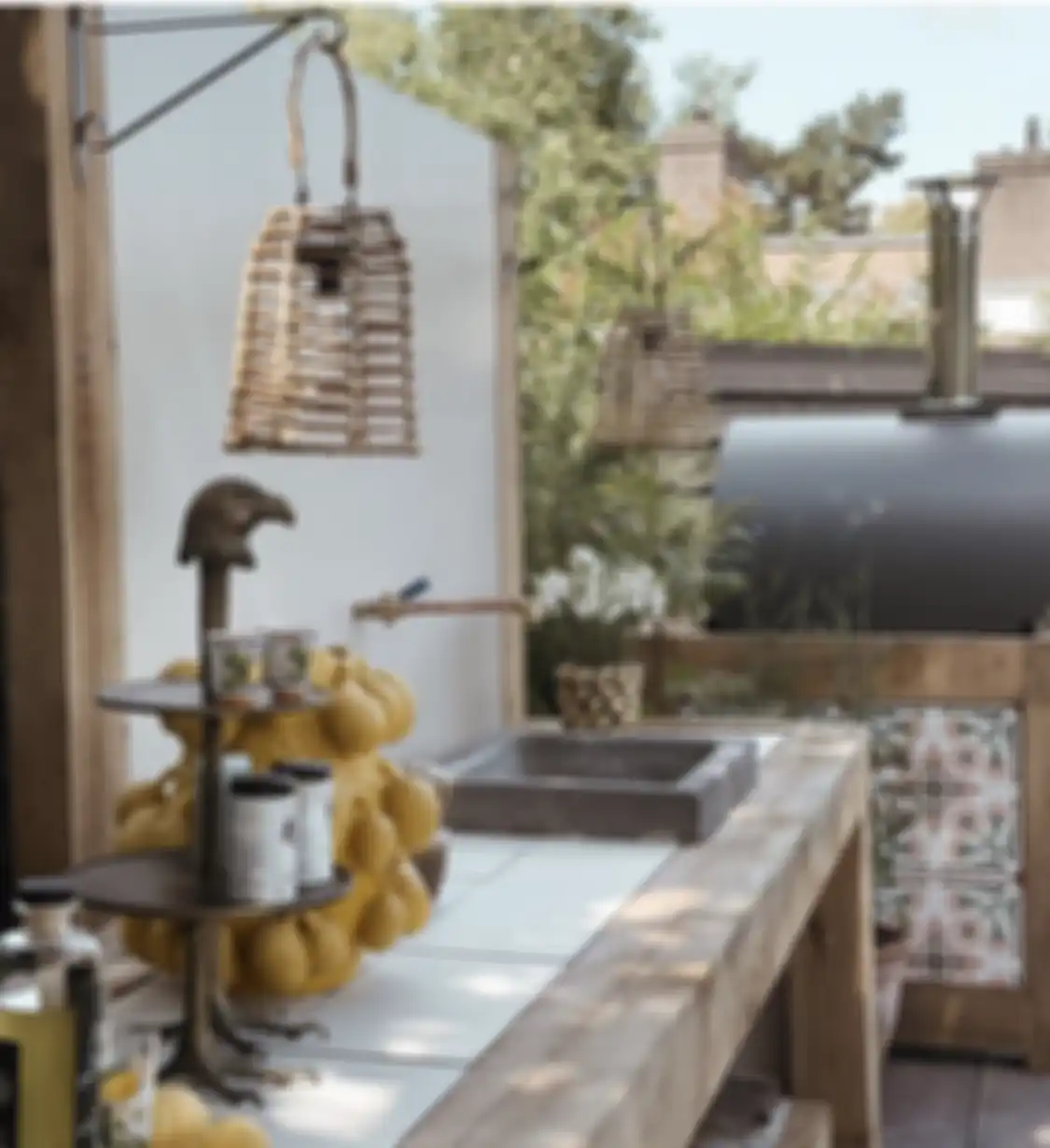 Selain bikin betah penghuni rumah, dapur outdoor juga punya sirkulasi udara yang baik.