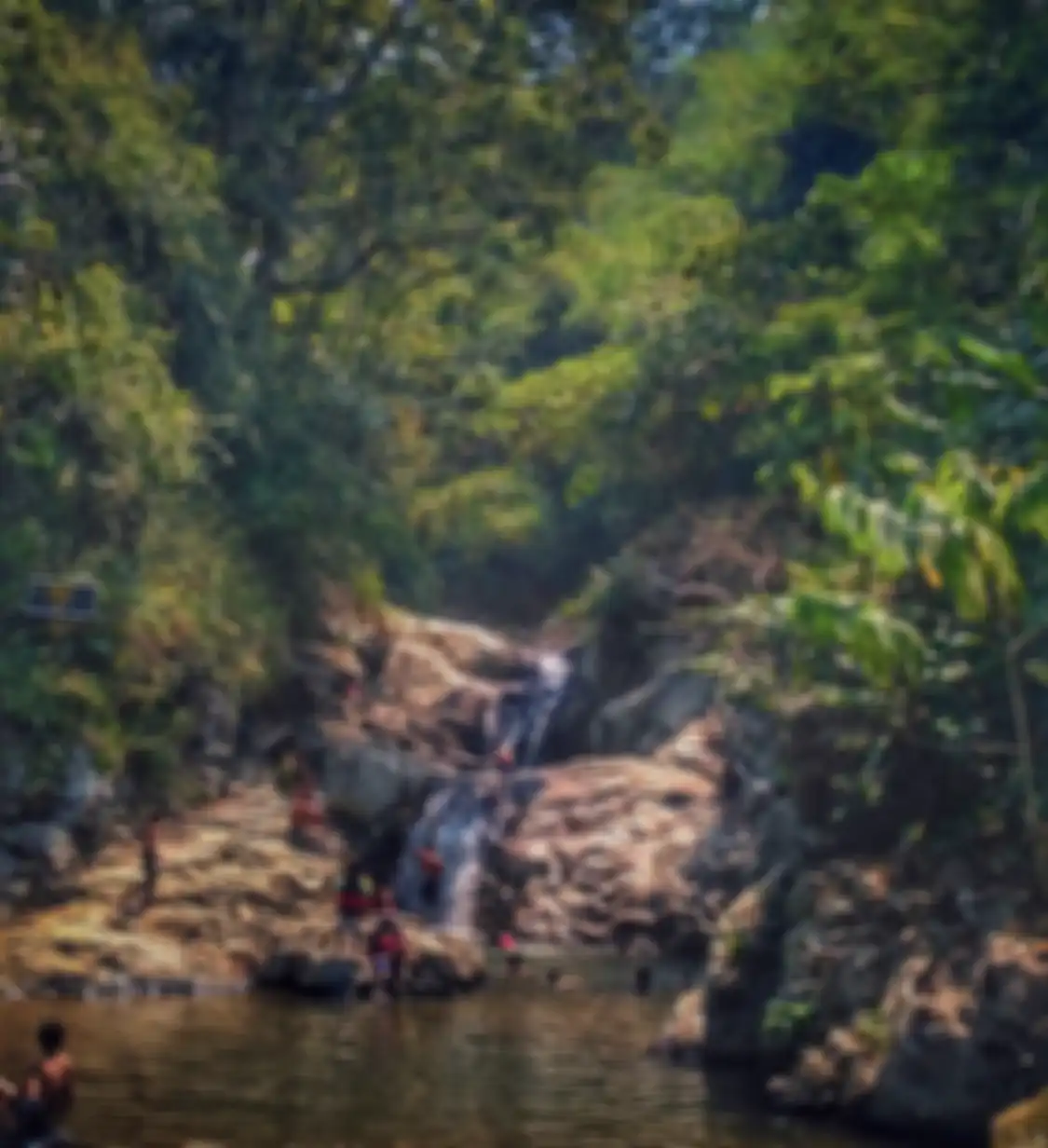 Salah satu tempat wisata di Purwakarta yang menjamin kita dapat foto estetik buat konten di Instagram adalah curug atau air terjun. 