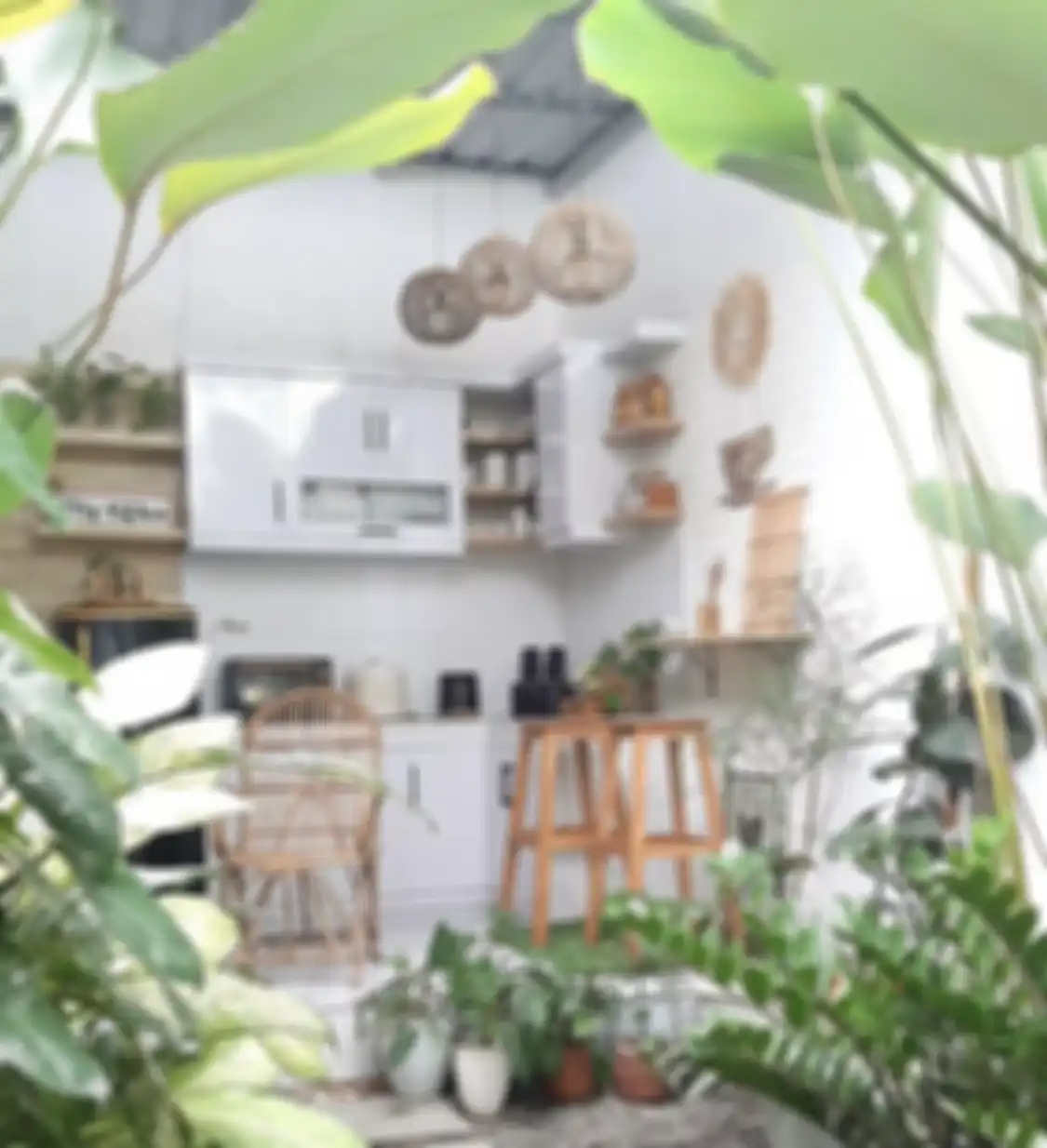 Dengan ide anti mainstream, desain dapur terbuka dibuat dengan gaya tak biasa. Foto hasilnya menjadi rujukan. 