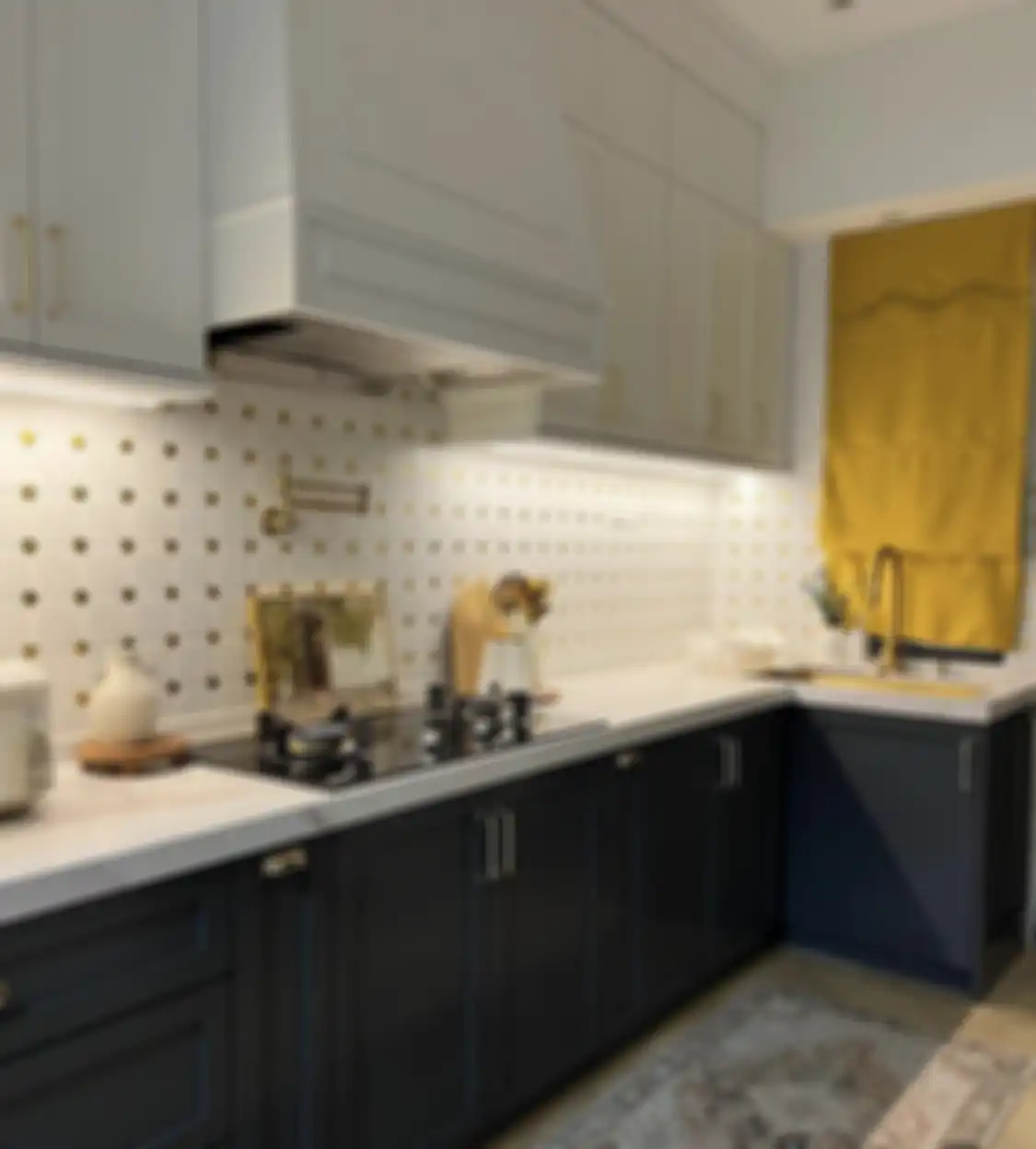 Foto tampilan desain dapur kecil dengan model pencahayaan ini kian aesthetic. Ada yang sengaja dipasangi lampu bentuk tak biasa.