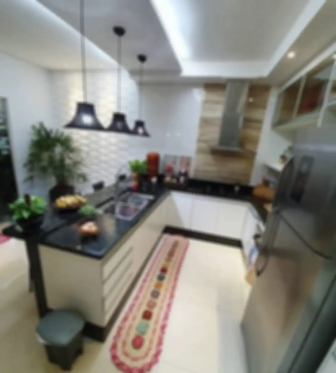 Banyak pemilik rumah sebel melihat foto dapur sempit yang tampak berantakan. Ternyata 7 cara tak biasa jadi obatnya.