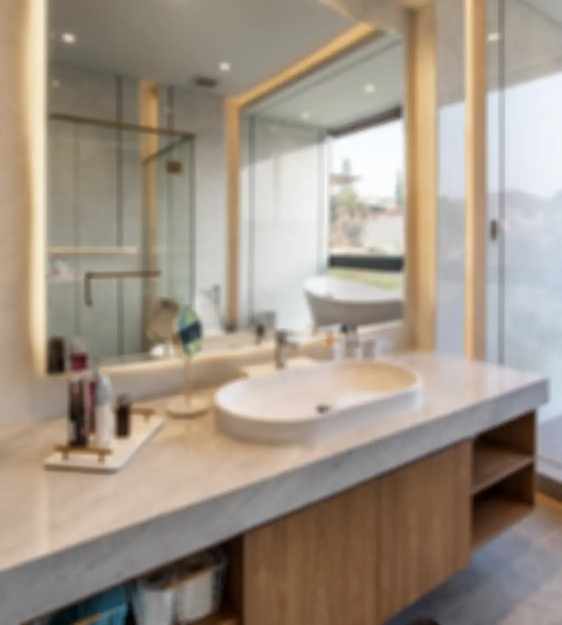 Begini cara sepele yang bikin kamar mandi mungil tetap bersih. Foto interiornya dijamin banjir likes. 