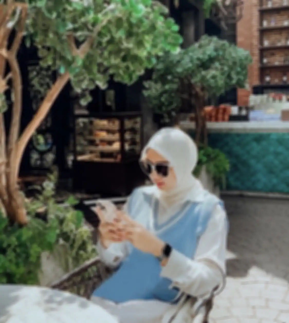 Inilah cara foto candid yang bikin hasil potretnya tampak aesthetic. Yuk, kita coba teknik ampuh ini dari sekarang. 