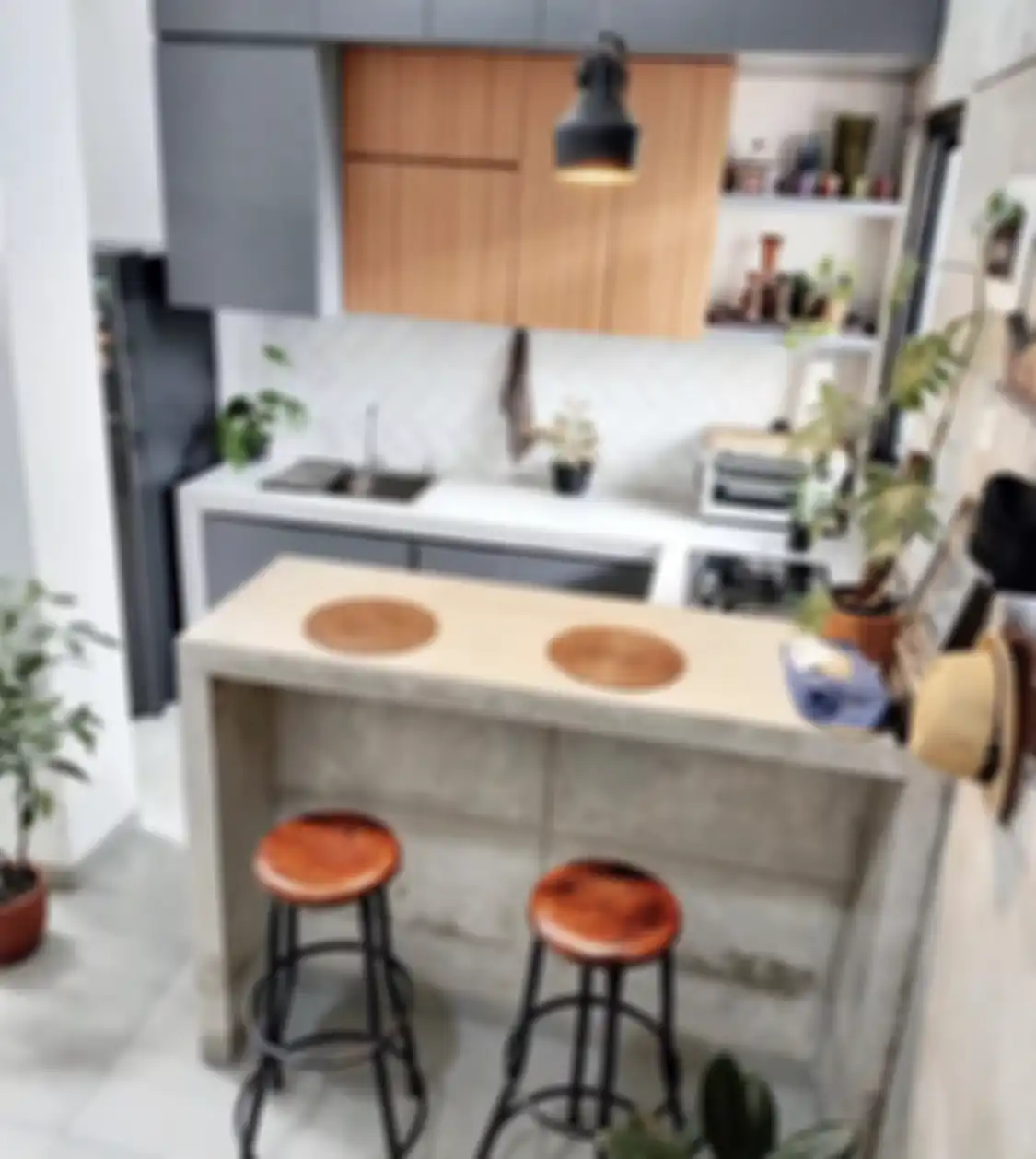 Banyak pemilik rumah minimalis yang belum tahu. Ini cara sepele agar dapur mungil selalu tampak rapi. Foto interiornya auto banjir likes.