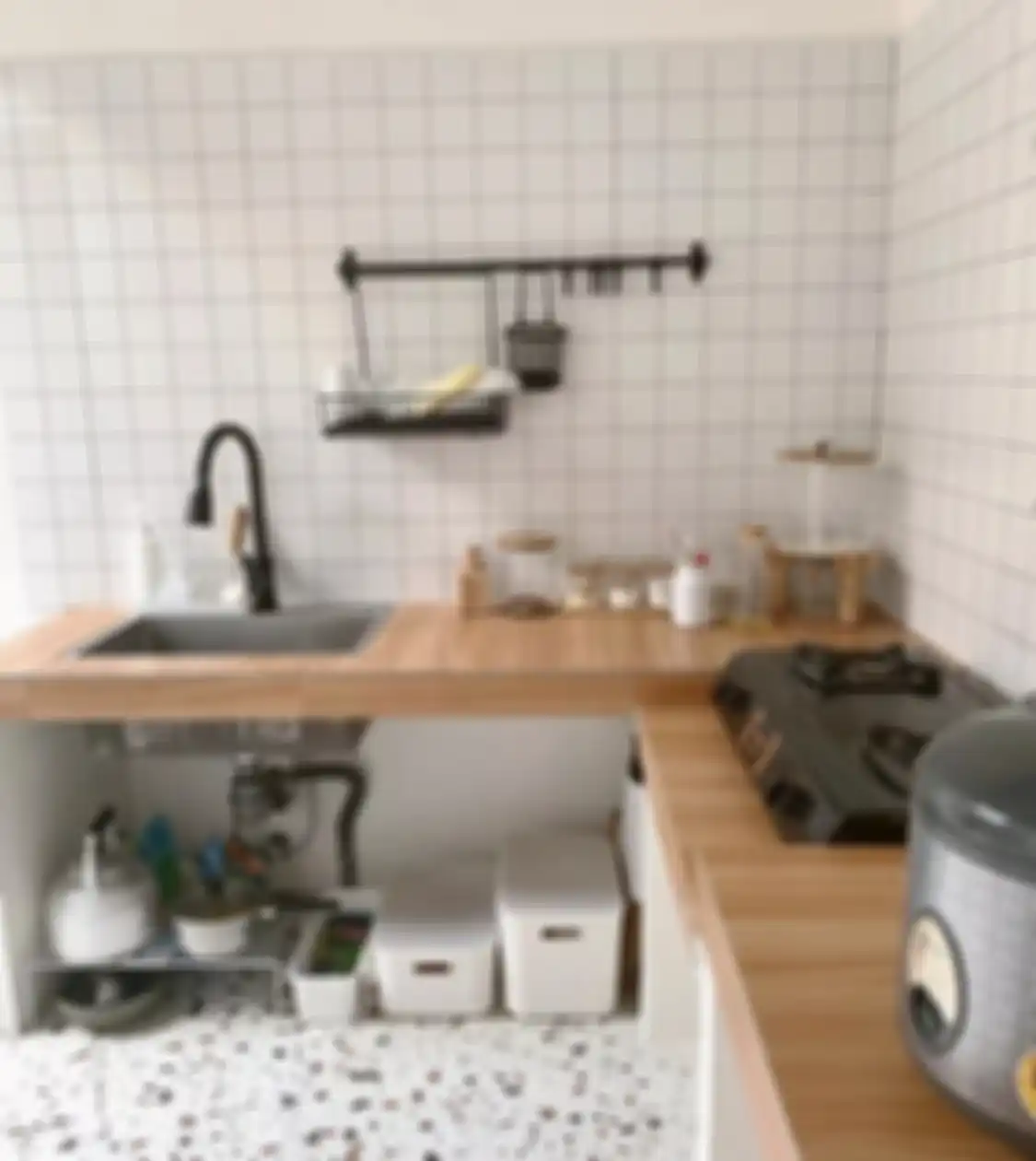 Pemilik rumah minimalis dilarang keras melakoni 6 pantangan ini agar foto hasil permak desain dapur kecil jadi aesthetic.