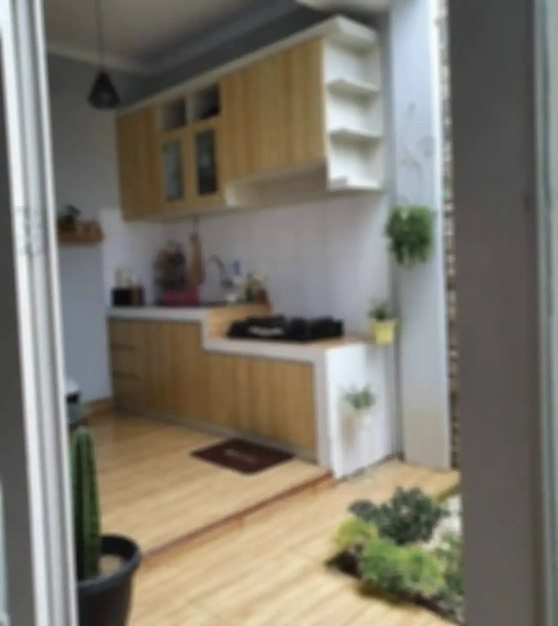 Foto interior rumah minimalis ini tampak berbeda dari yang lainnya. Desain dapur basah direnovasi pakai gaya tak biasa. 