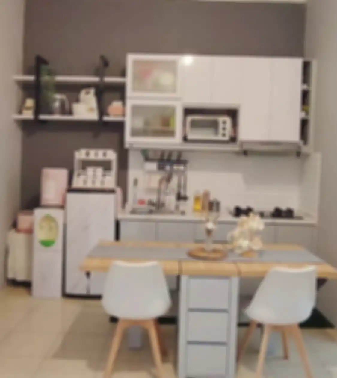 Inilah trik manjur yang sering terabaikan untuk membuat desain dapur sempit terlihat luas. foto hasilnya bikin pangling.