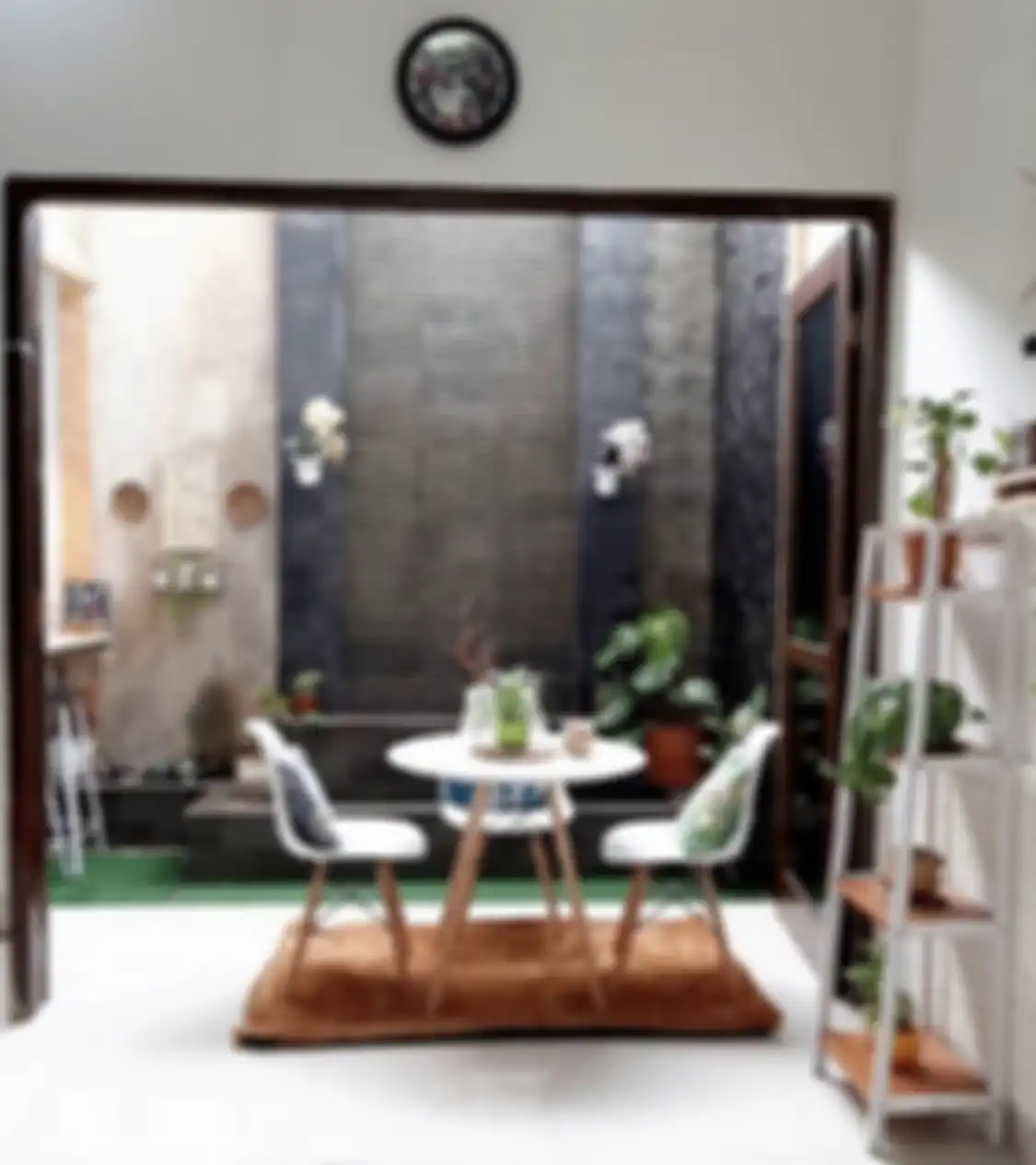 Buat pemilik rumah minimalis, jangan cuma foto desain dapur cantik. Ruang makan makin bikin betah dengan trik simpel ini.