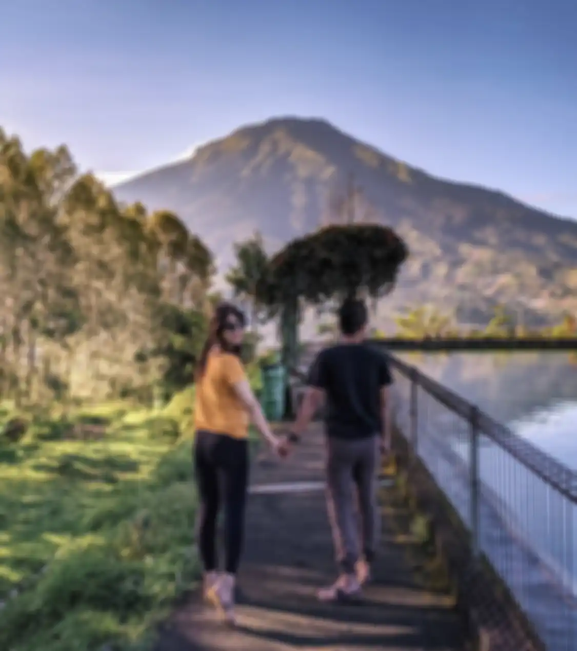 Menikmati panorama estetik dua gunung di Embung Kledung, tempat wisata hits Temanggung.