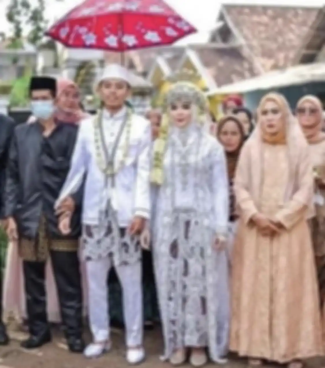 Foto tampang ibu Norma Risma jadi bulan-bulanan netizen usai kepergok berkali-kali zina dengan menantu. Ketagihan diservis begini.