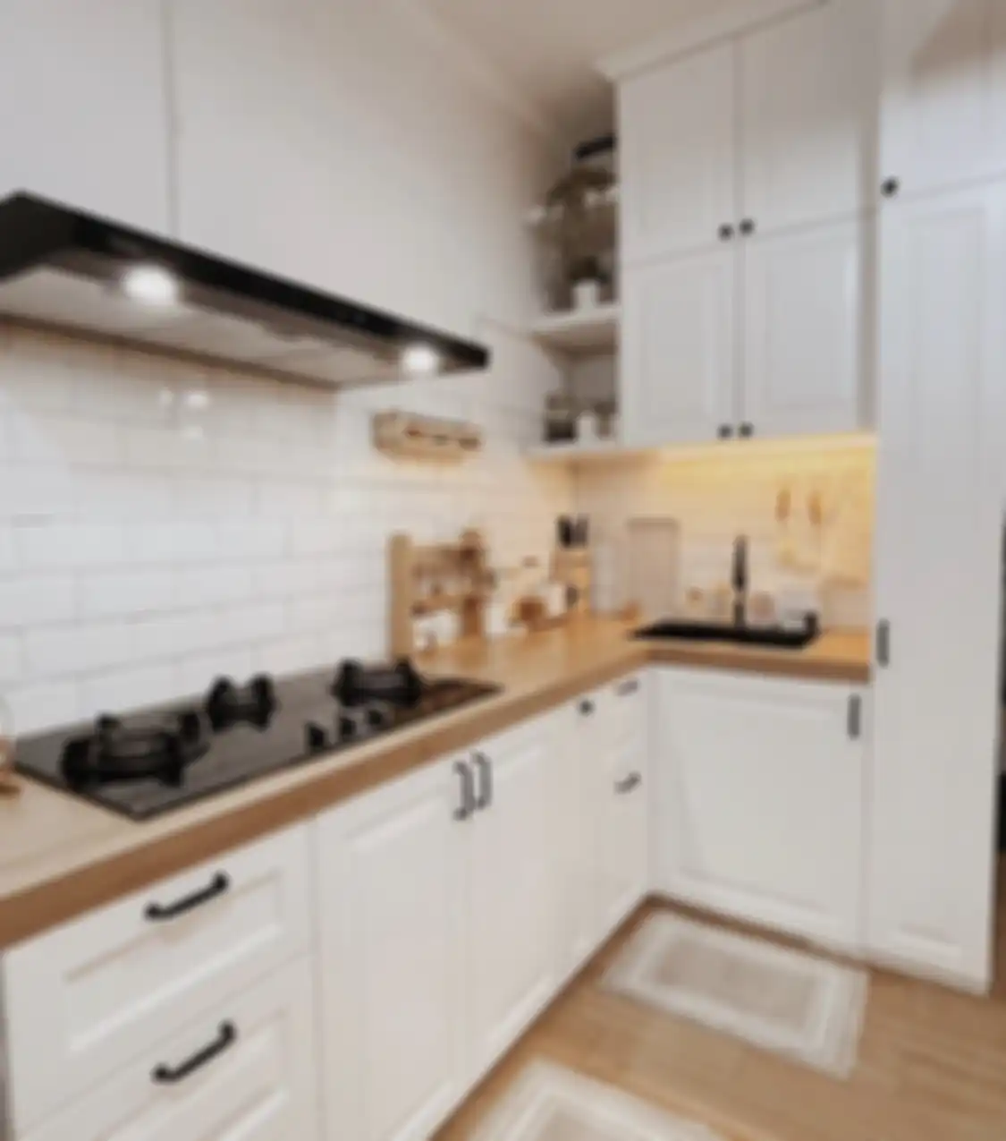 Buat pemilik rumah minimalis yang ingin permak kabinet dapur bisa memakai 3 cara murah ini. Foto hasilnya terlihat lebih segar.