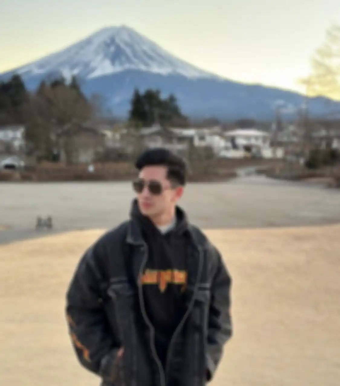 Verrell Bramasta yang asyik foto di tempat wisata Tokyo dapat pengalaman buruk saat liburan. Sikap polisi Jepang bikin kesal.