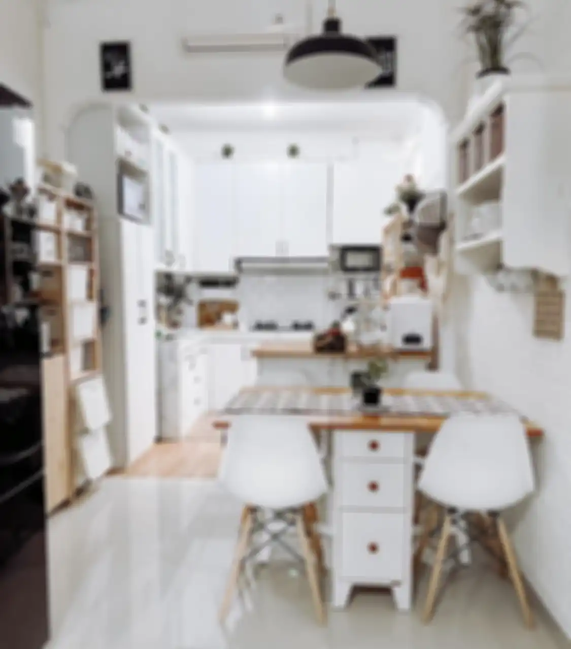 Pemilik rumah minimalis dapat melakukan penyegaran desain dapur sempit. Foto interiornya terasa lebih dinamis di bagian ini.