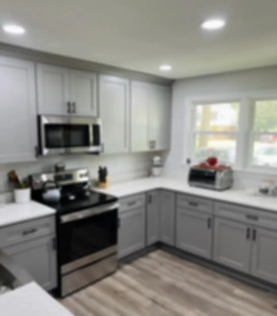 Granit sudah tidak lagi dipakai dalam desain dapur mungil. 