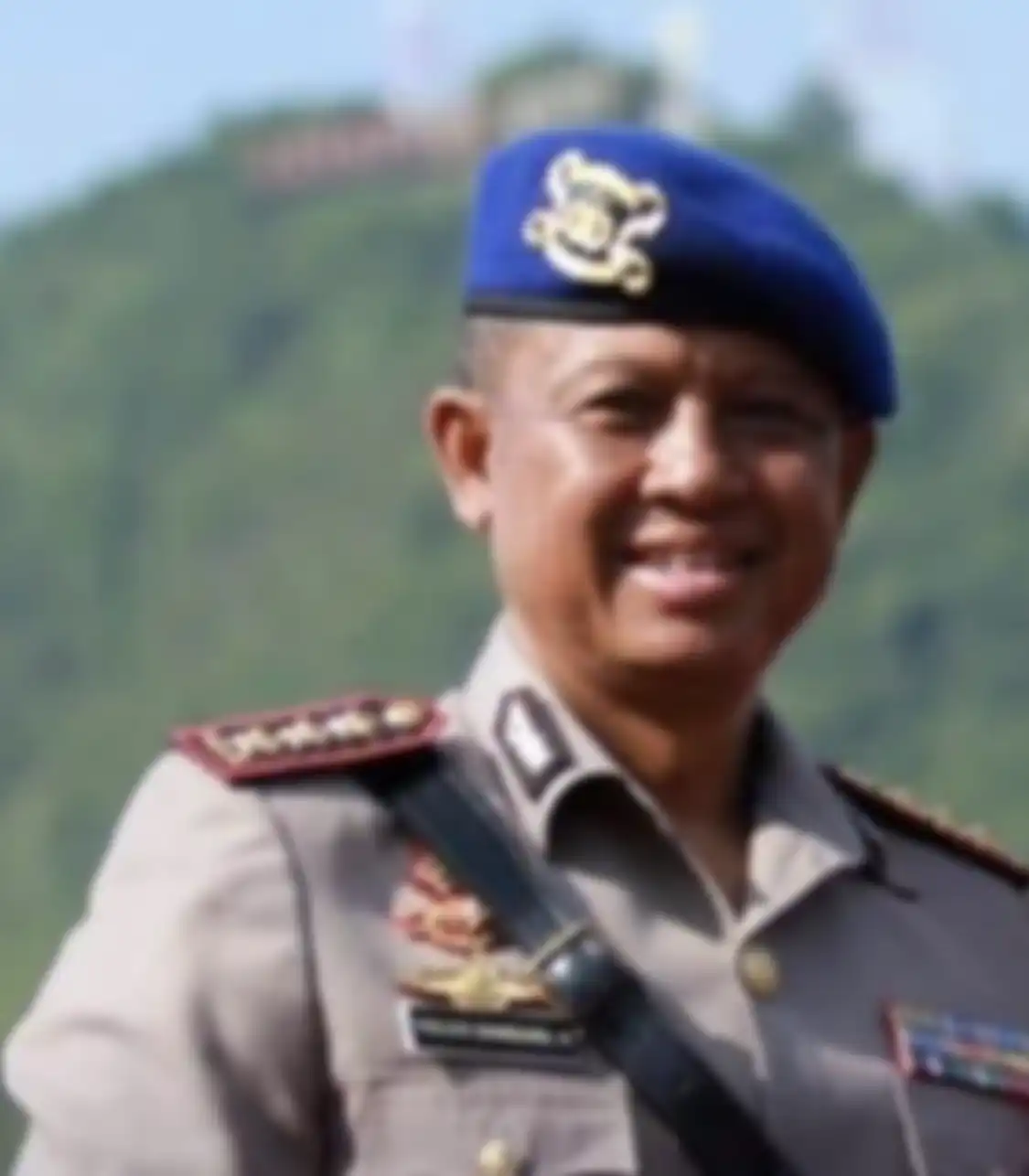 Mantan Dirpolair Polda Papua ditangkap usai ketahuan nyanu bareng teman wanitanya. Begini nasib bisnis sang polisi.
