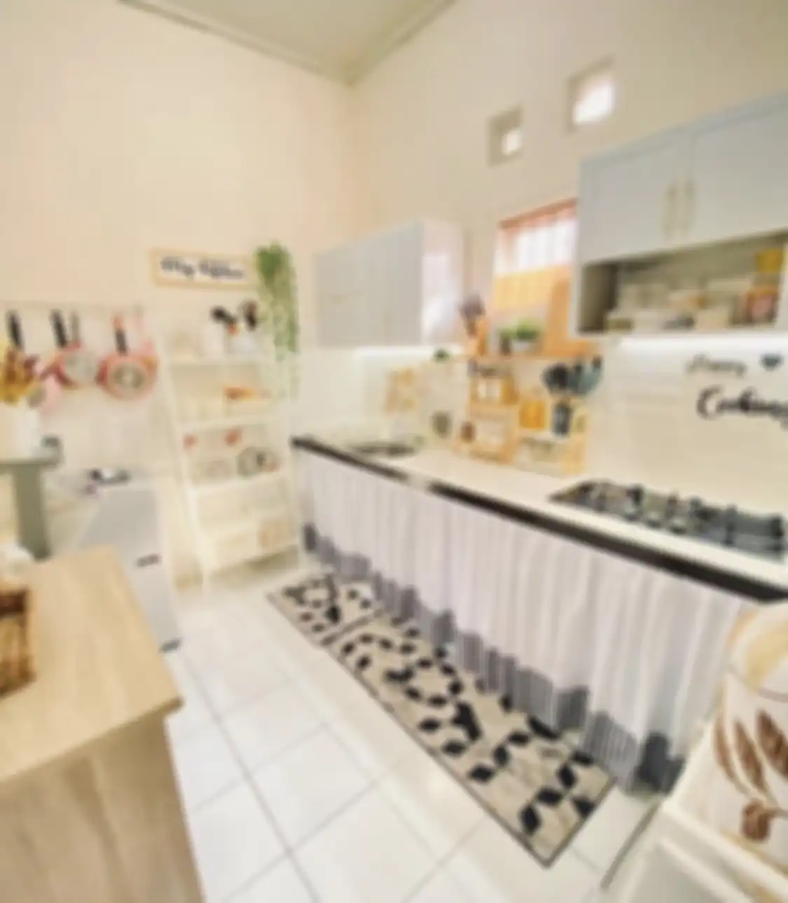 Pemilik rumah minimalis dapat melakukan penyegaran desain dapur sempit. Foto interiornya terasa lebih dinamis di bagian ini.