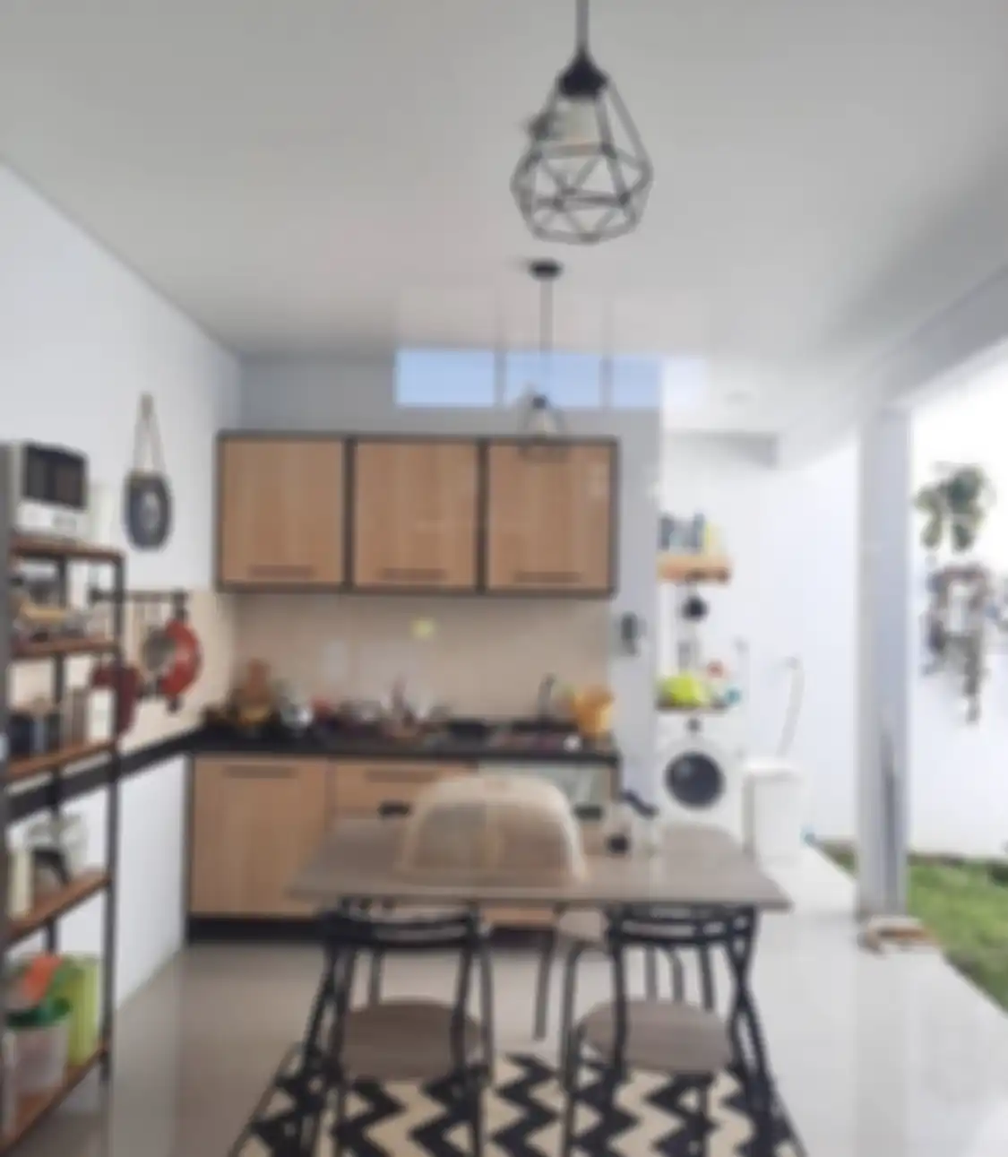 Inilah jadinya jika pemilik rumah minimalis membuat kabinet dapur dengan memakai 4 material tak biasa. Foto hasilnya bikin mata terpana.
