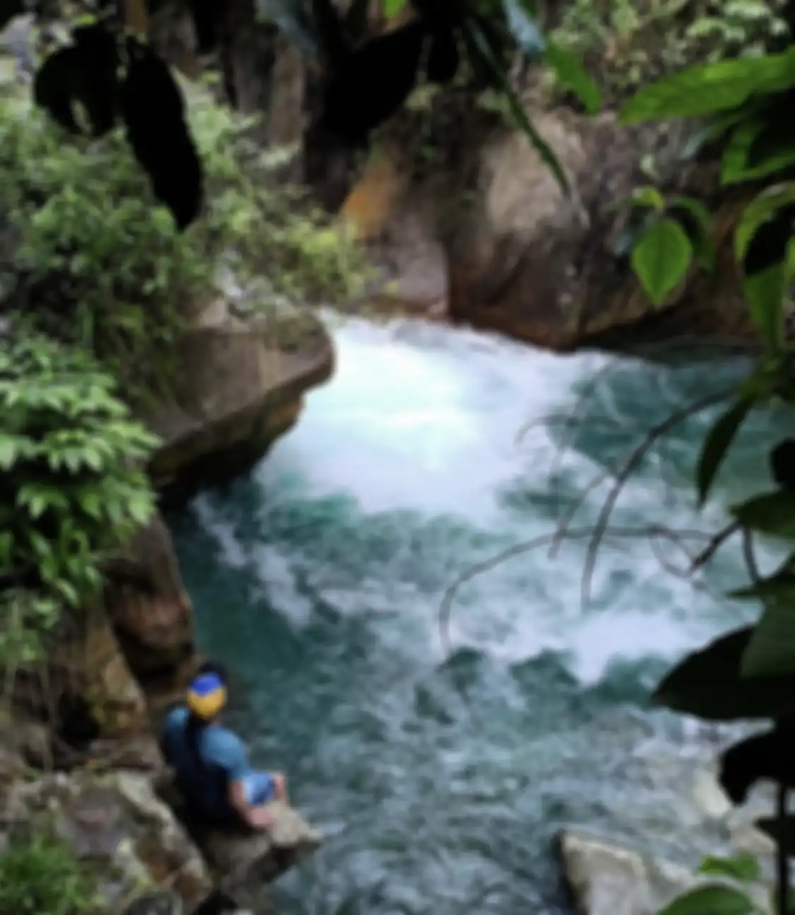 Inilah 3 tips liburan seru di Curug Cibaliung, tempat wisata alam Bogor yang cocok buat berburu foto aesthetic.