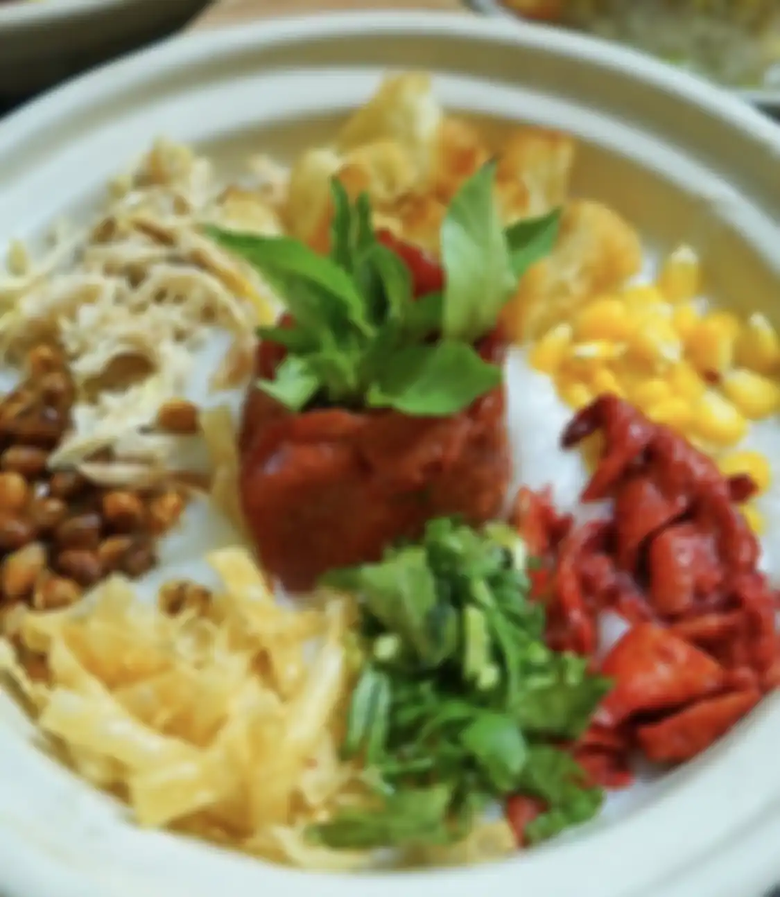 Inilah 5 tempat wisata kuliner di Solo yang menyajikan bubur ayam untuk menjadi menu sarapan enak. Intip yuk foto menunya. 