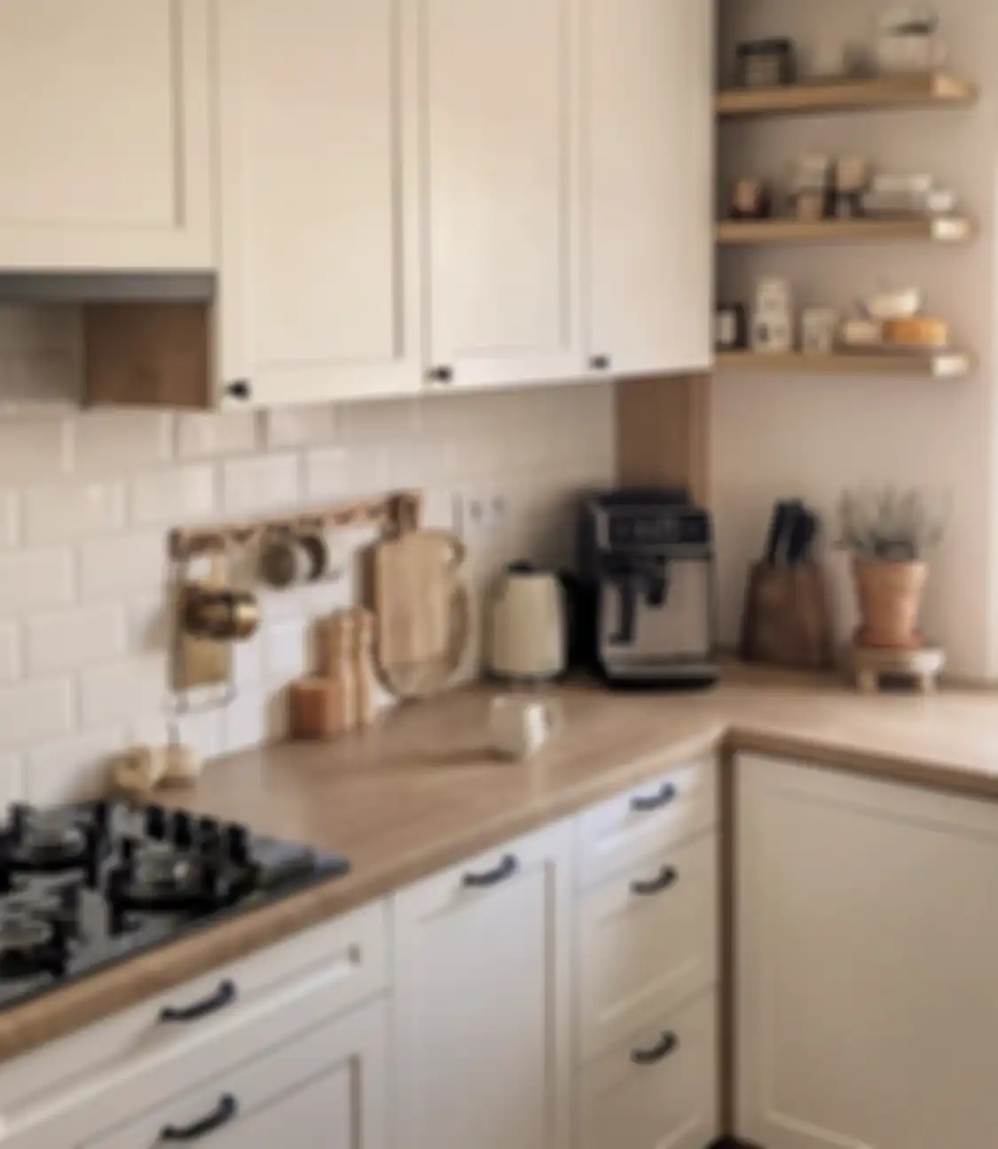 Untuk membuat desain dapur ukuran kecil pemilik rumah minimalis tak perlu nafsu mengikuti tren.