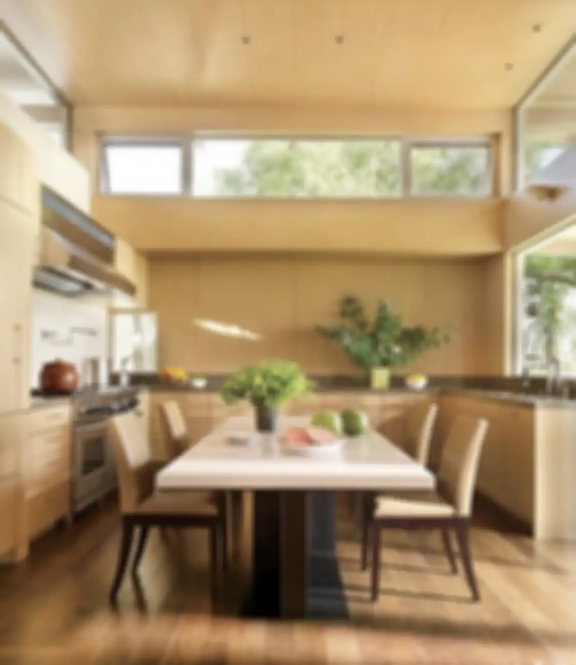 Dengan memilih kitchen set yang sengaja dibuat seperti begini, foto desain dapur di rumah mungil terlihat rustic.
