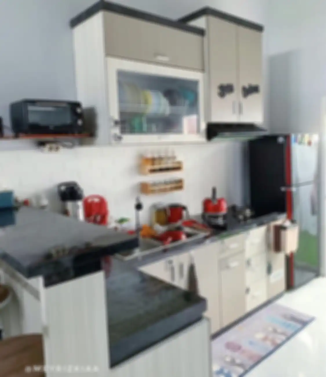 Inilah trik manjur yang sering terabaikan untuk membuat desain dapur sempit terlihat luas. foto hasilnya bikin pangling.