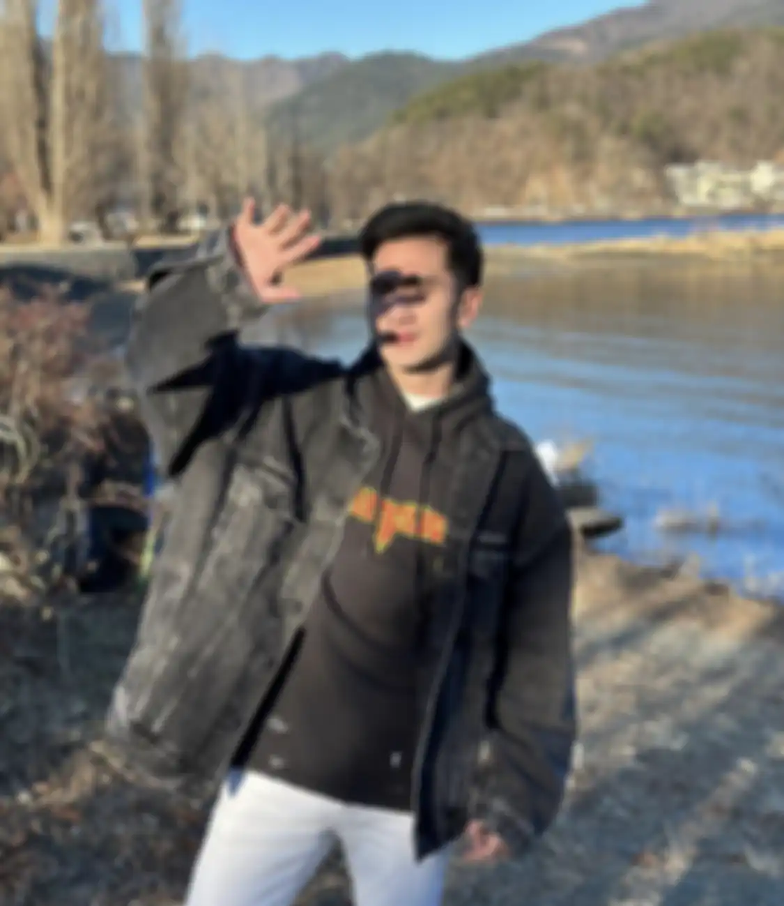 Verrell Bramasta yang asyik foto di tempat wisata Tokyo dapat pengalaman buruk saat liburan. Sikap polisi Jepang bikin kesal.