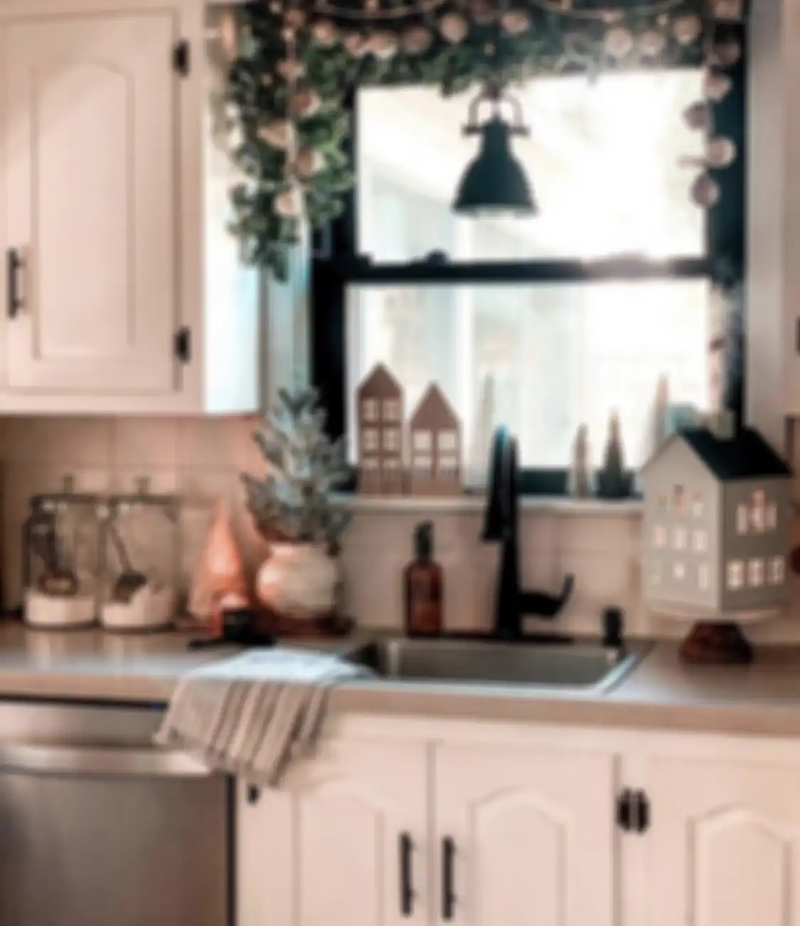Jangan biarkan perabotan berantakan di dapur berukuran kecil. Ubah tempat penyimpanan pakai cara cepat ini.