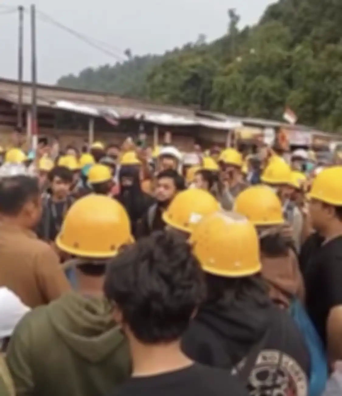 Pekerja Cina menjadi korban tewas dalam kerusuhan maut PT GNI Morowali Utara Sulawesi Tengah. Kepala desa ungkap pesan begini.