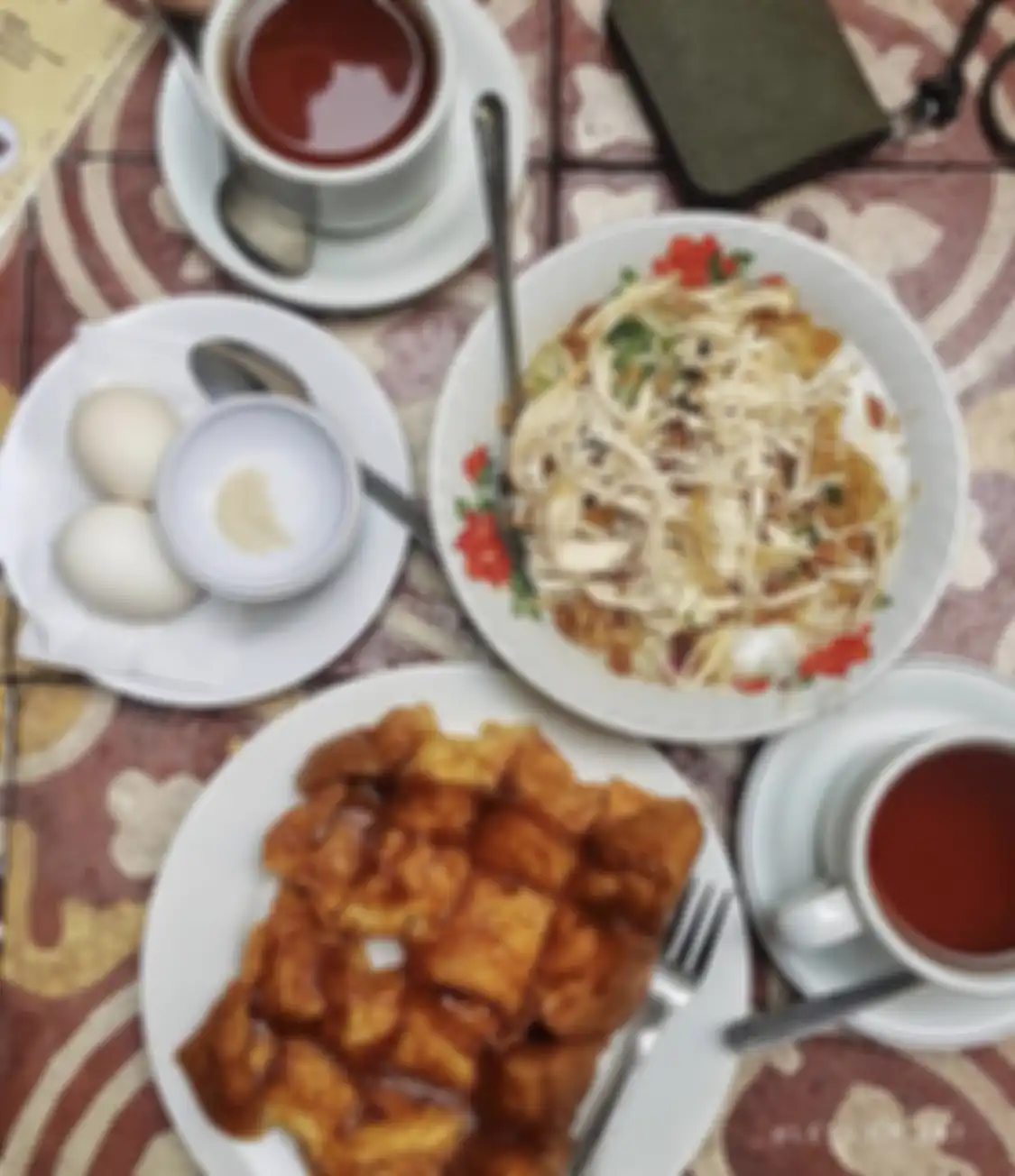 Warung Kopi Purnama wajib dikunjungi saat mencari sarapan enak di Bandung. Intip yuk foto aesthetic tempat wisata kuliner legendaris.