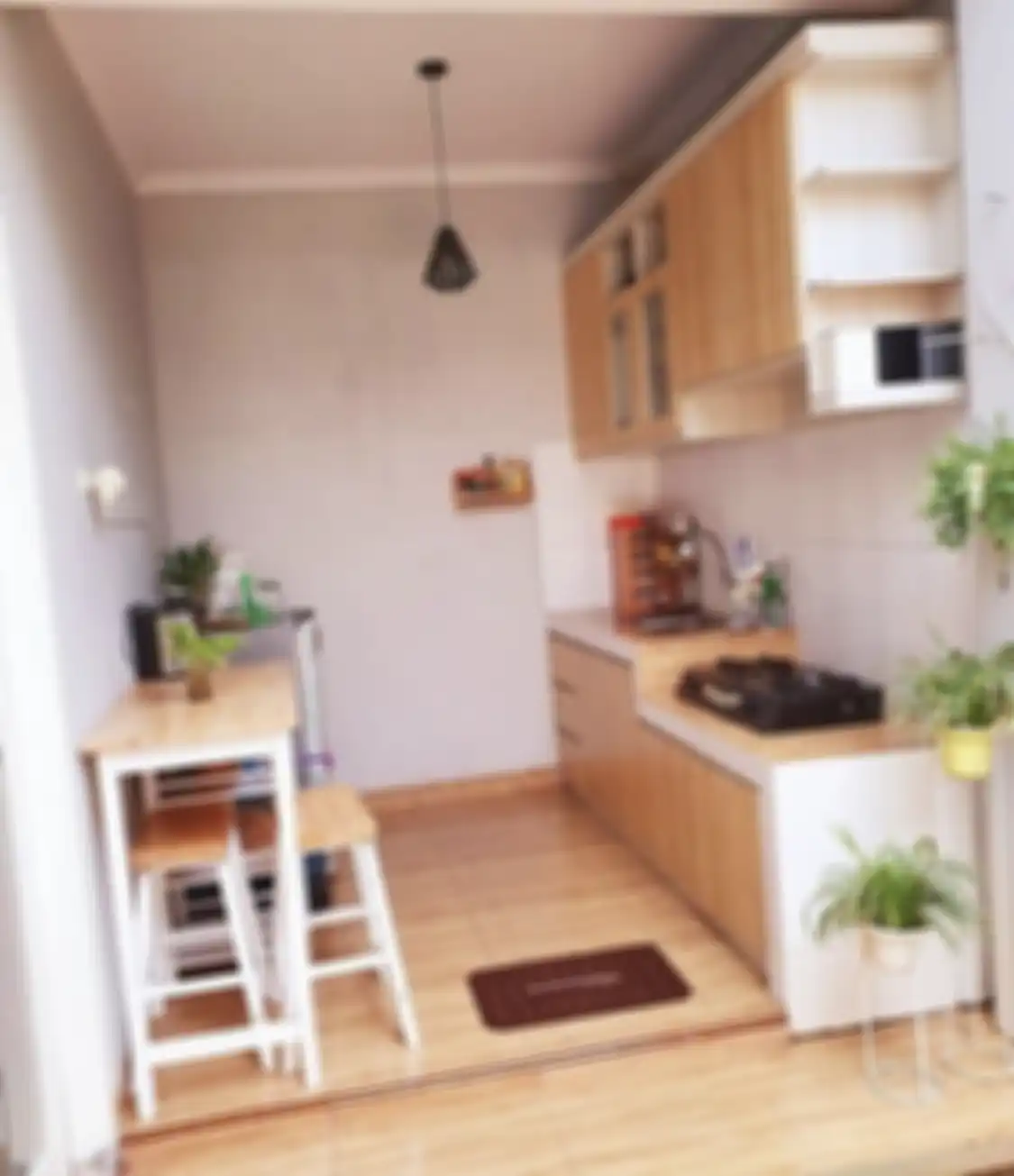 Dengan ide anti mainstream, desain dapur terbuka dibuat dengan gaya tak biasa. Foto hasilnya menjadi rujukan. 