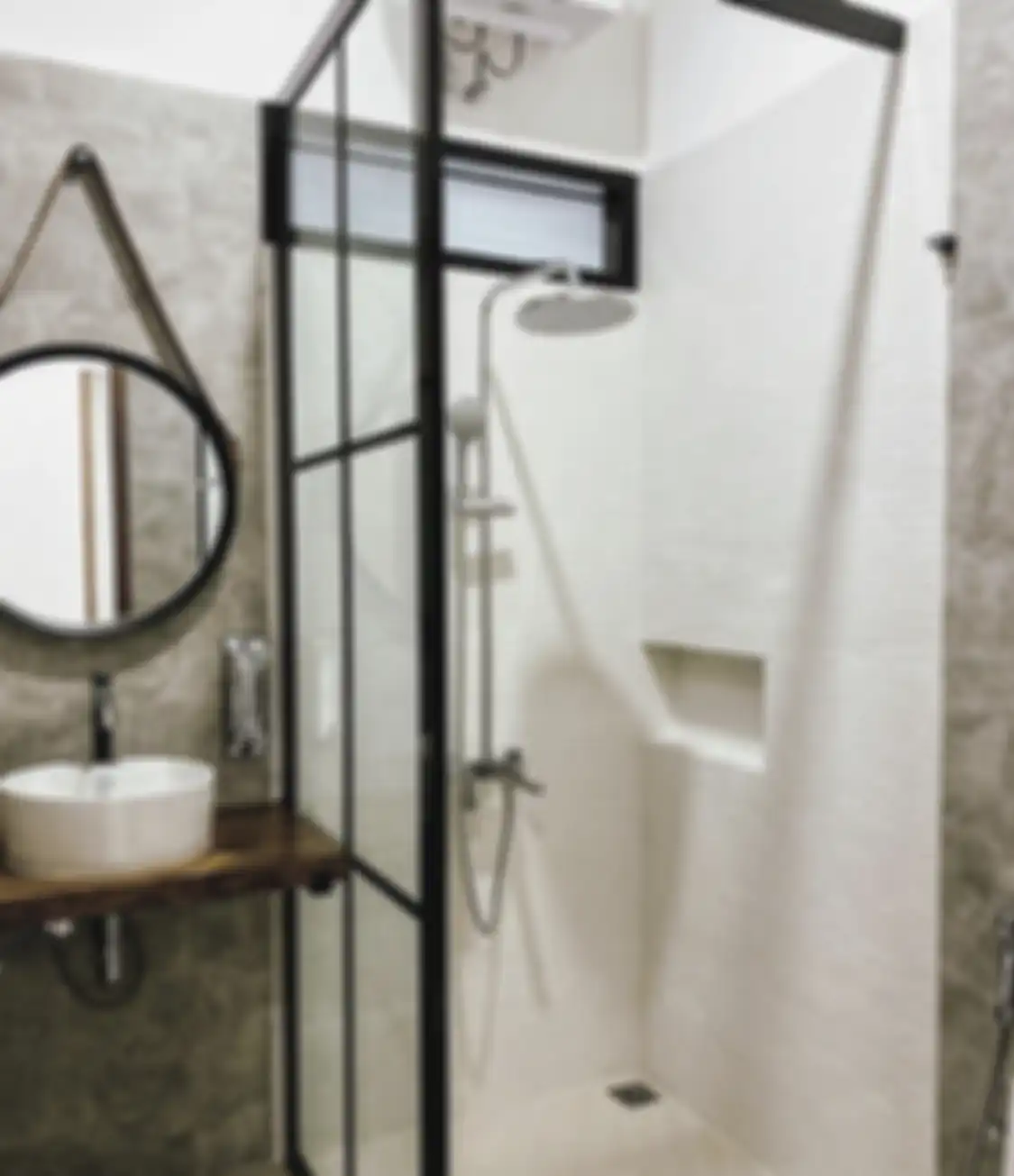 Foto interior kamar manid mungil yang kian cantik menawan berkat cermin model begini. simak ulasannya.