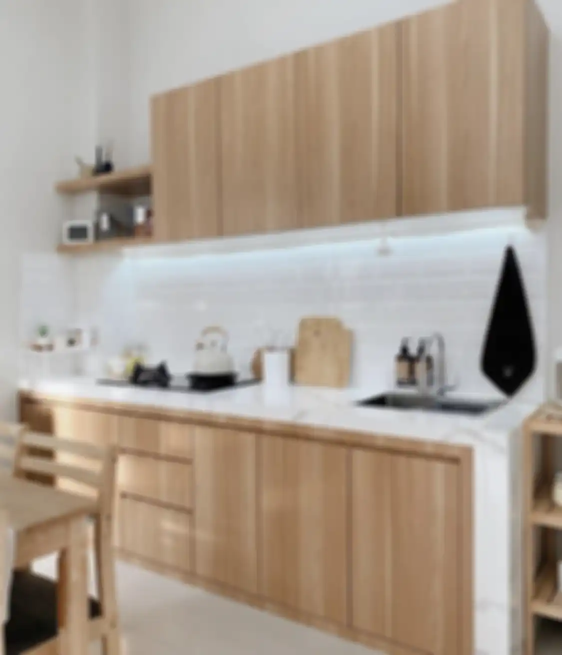 Sembari ngabuburit, kita dapat menata perabot masak pakai cara kreatif. Potret dapur senpit jadi beda.