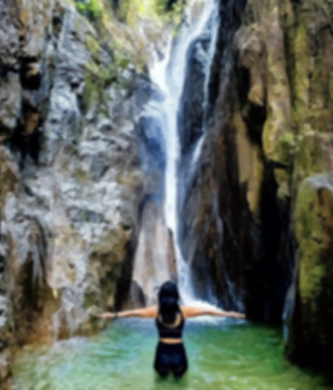 Inilah 3 tips liburan seru di Curug Cibaliung, tempat wisata alam Bogor yang cocok buat berburu foto aesthetic.