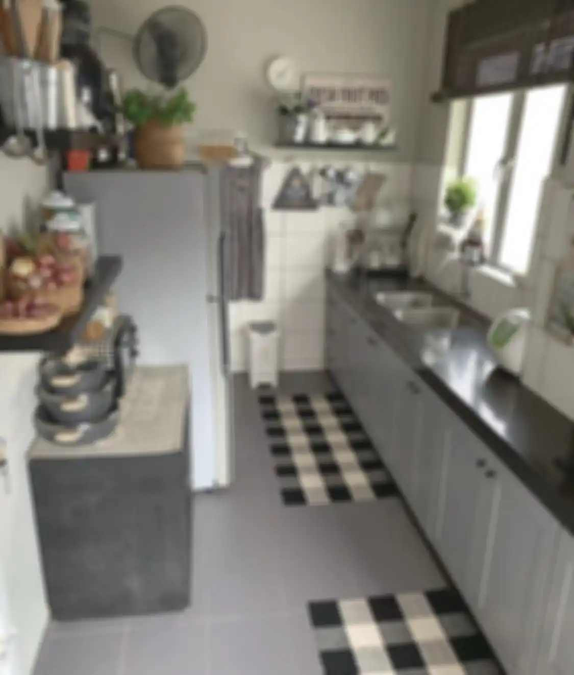 Trik murah untuk mempermak desain dapur mungil yang hemat biaya bisa dicoba sendiri. Foto hasilnya bikin hati ceria lagi. 
